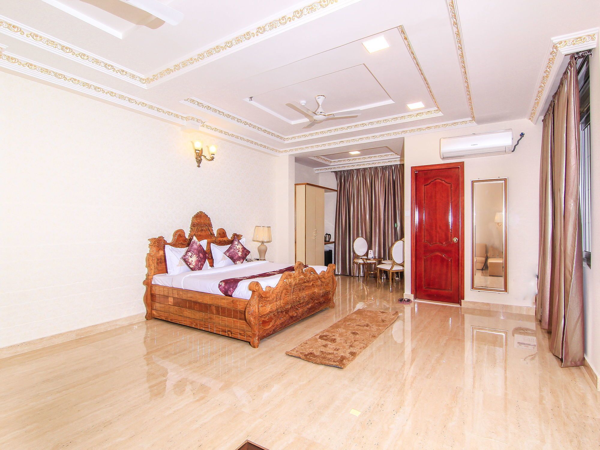Oyo 11956 Galaxy Grand Hotel Lucknow Exterior photo