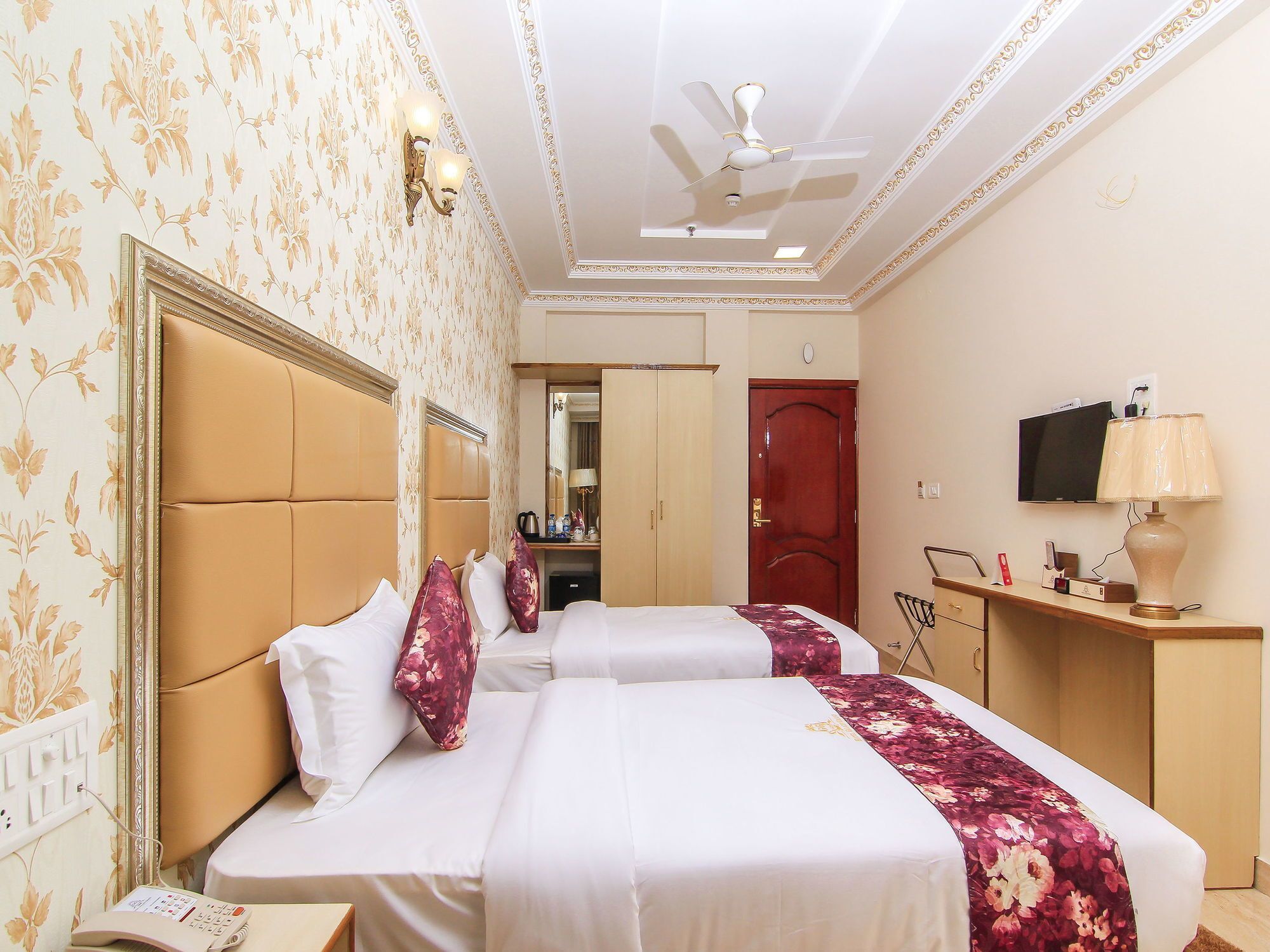 Oyo 11956 Galaxy Grand Hotel Lucknow Exterior photo