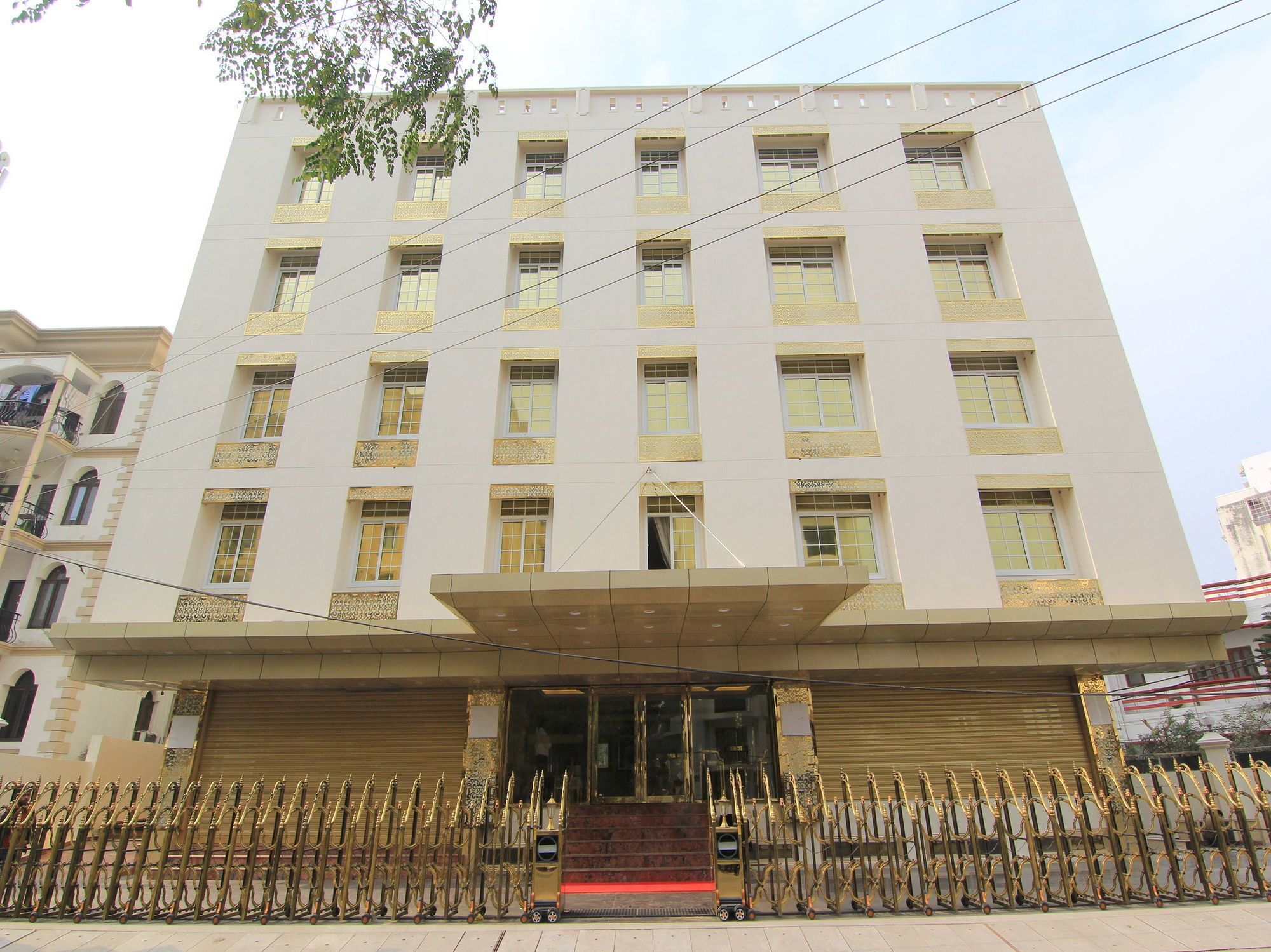 Oyo 11956 Galaxy Grand Hotel Lucknow Exterior photo